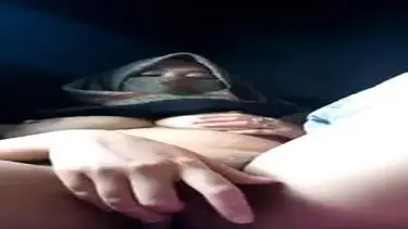 Cewek Hijab Memek Gatel poster
