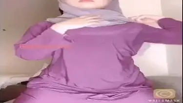 Ukhti Babyrina Saat Bersantai Di Kamar poster