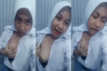 ABG Hijab SMA Pamer Dada Mulus Di Toilet Sekolah poster
